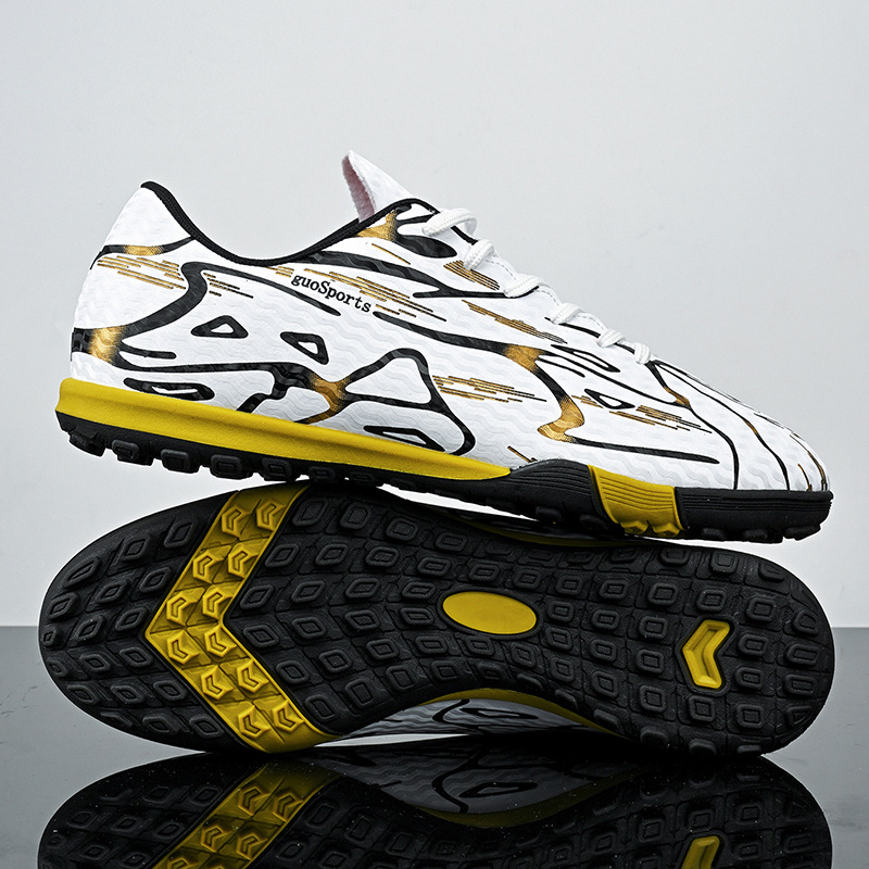 2024 nuevos zapatos de fútbol transfronterizos hombres y mujeres jóvenes clavos largos clavos de entrenamiento fábrica de zapatos deportivos