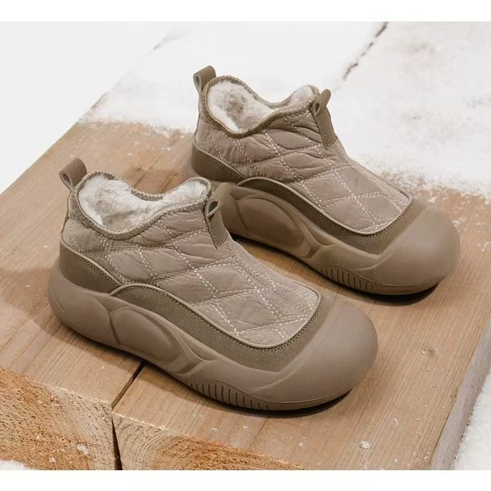 Зимние женские сапоги на плоской подошве в новом стиле, модные повседневные короткие сапоги с нескользящей подошвой, водонепроницаемая хлопковая обувь, теплая женская хлопковая обувь.