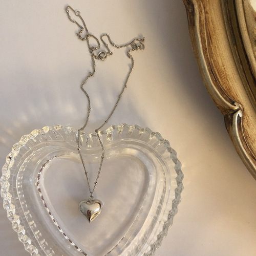 Eurasian cross-border jewelry, minimalist Insta fairy cool and indifferent heart pendant necklace, niche short pendant necklace