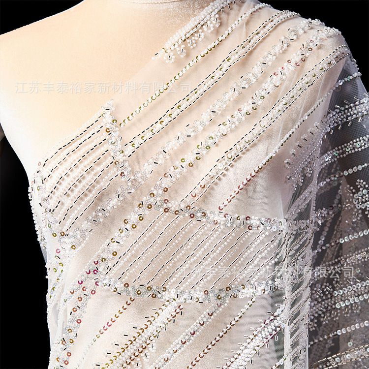 Nuevos productos bordados tela bordada tubo de perlas diseño de moda tridimensional ropa de mujer vestido procesamiento de tela de decoración del hogar personalizado