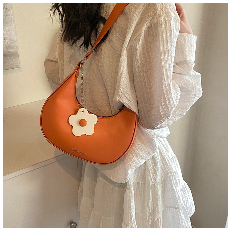 Cross-border women's bag 2024 New style, trendy texture, versatile, ins fashion single-shoulder armpit bag, small flower pendant, crescent moon bag undefined