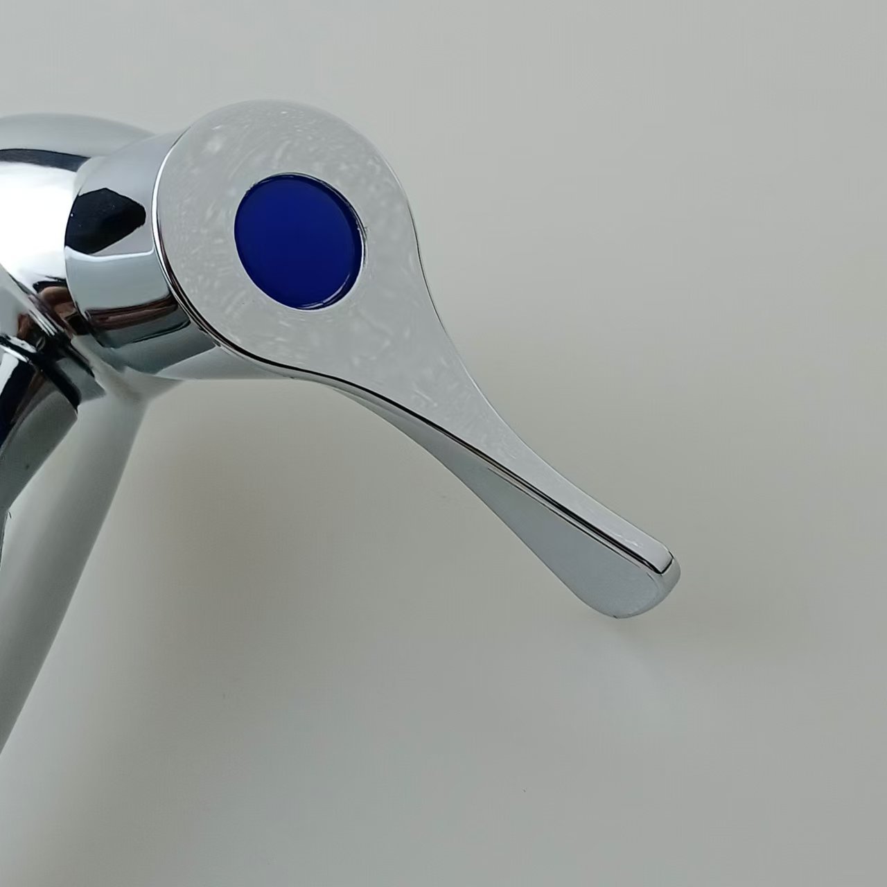 Zinc alloy single-cooling faucet, bathroom washbasin quick-opening countertop small faucet, household universal faucet manufacturer wholesale undefined