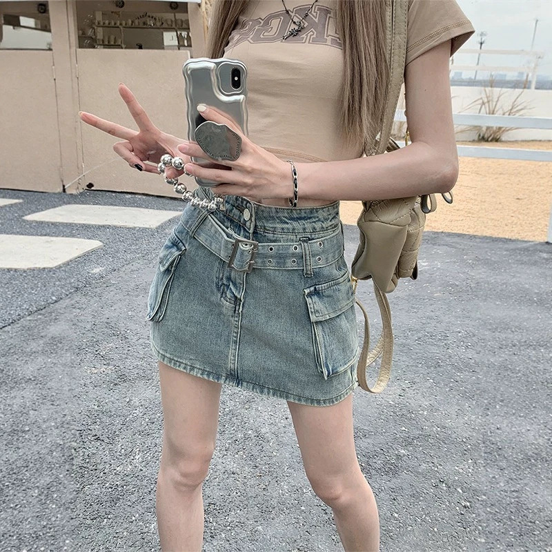 Plus-size, petite women's retro-style high-waisted denim skirt, summer slimming A-line mini skirt.