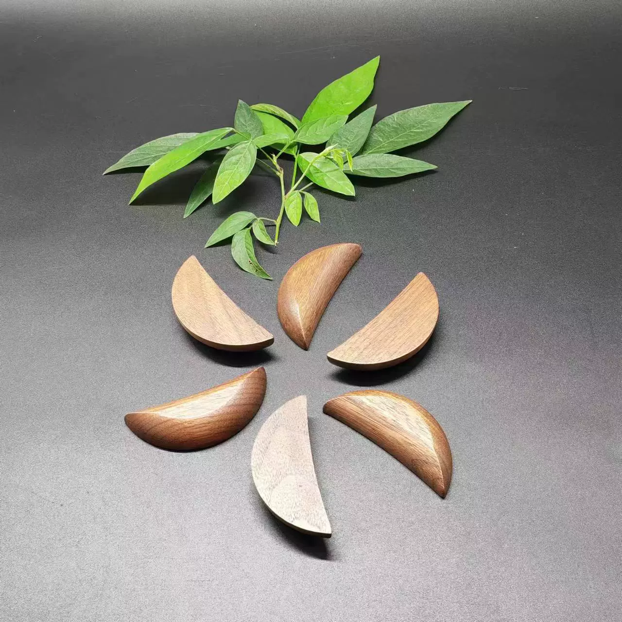 黑胡桃实木挂件圣杯木制胜杯掷茭阴阳卦杯月光杯量大从优