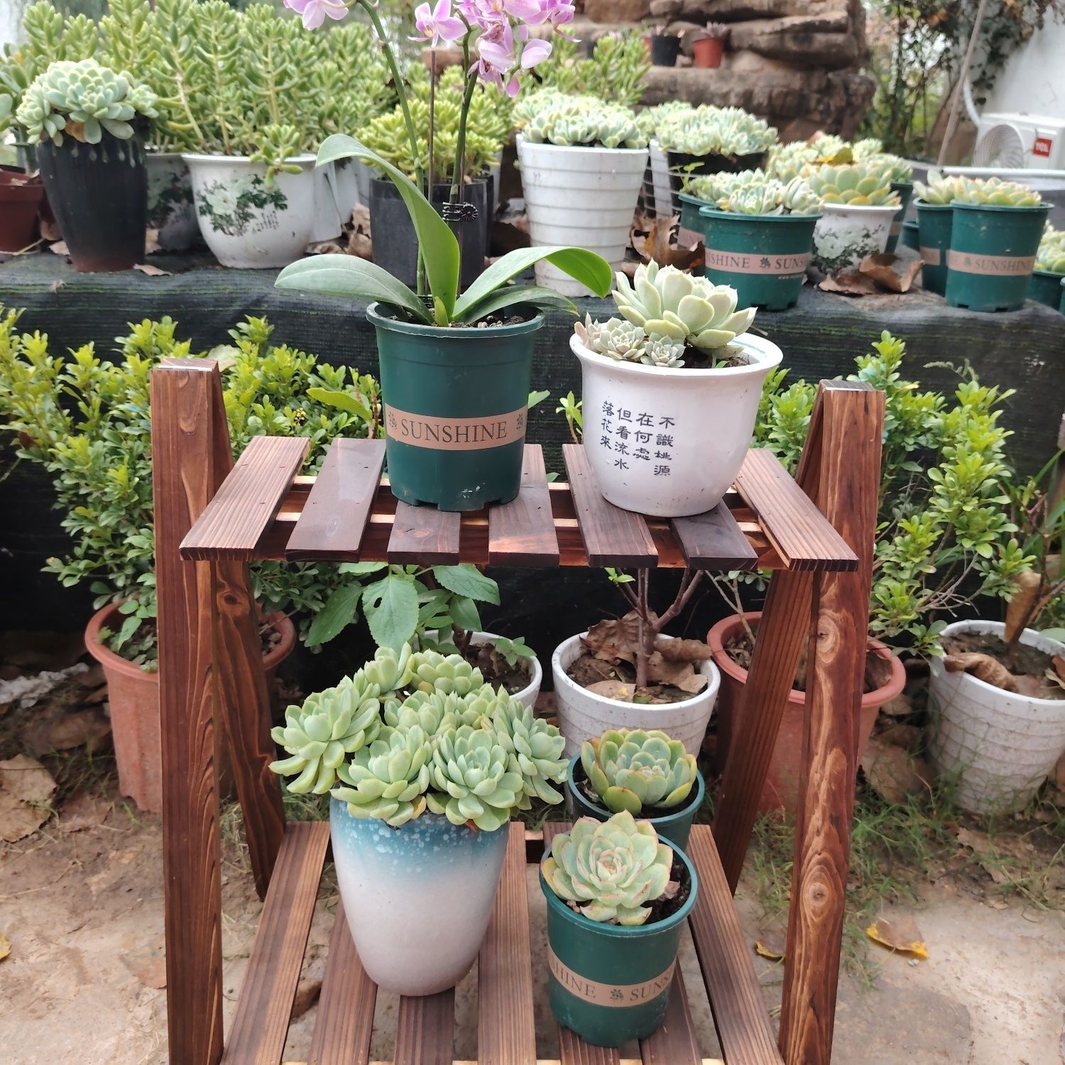 심플한 2단 꽃꽂이 브라운