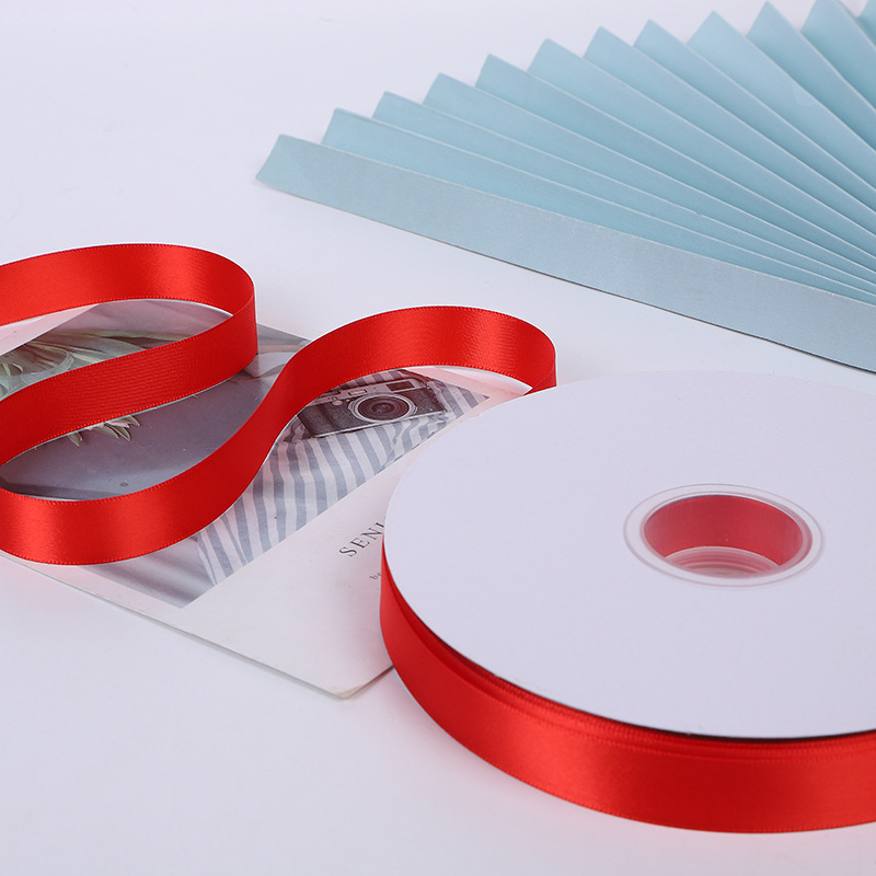 Suministro directo de fábrica de alta densidad de un solo lado de poliéster cinta de embalaje flor cinta decoración de la boda brillante Cinta Roja al por mayor