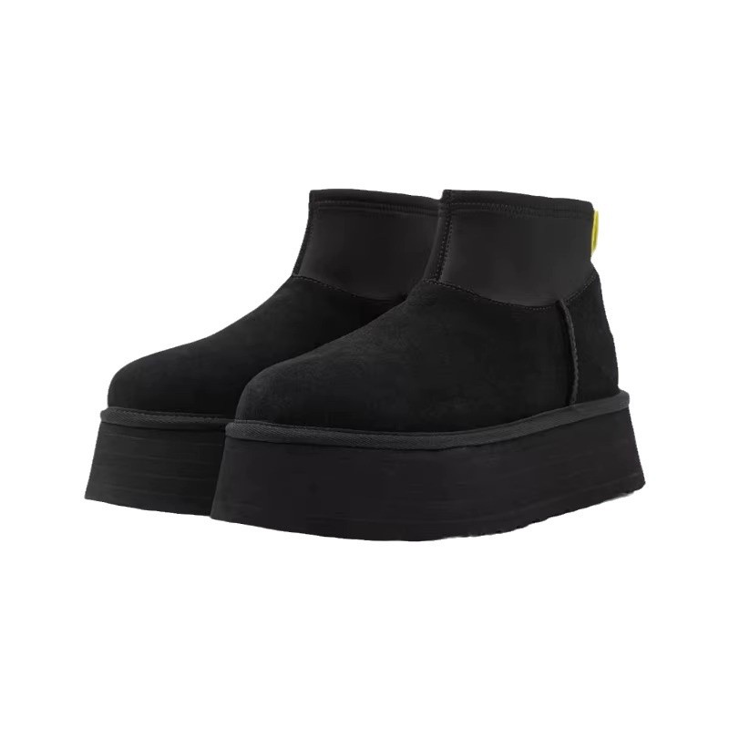 Estrellas con el mismo invierno de 2024 nuevo tipo de botas de fondo grueso de altura mini mini pieles de tubo corto una botas de nieve mujeres