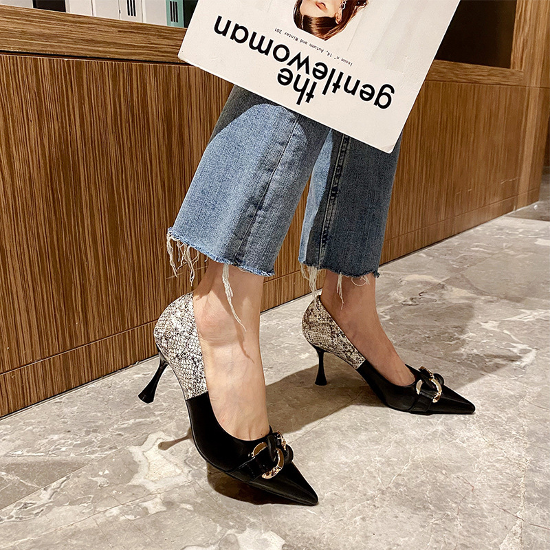 7306 Été 2022 Talon fin Pointu Bas Haut Quotidien Taille Unique Couleur Unie Noir Non fatigant Édition Coréenne Talons Hauts_voghion.com