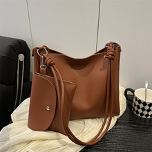 今年流行包包女大容量2025新款夏季复古时尚单肩包质感高级水桶包