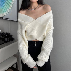 秋のvネックの底のニットの婦人服の秋冬の怠惰な風の上着のデザイン感は交差して不規則なセーターの潮があります。