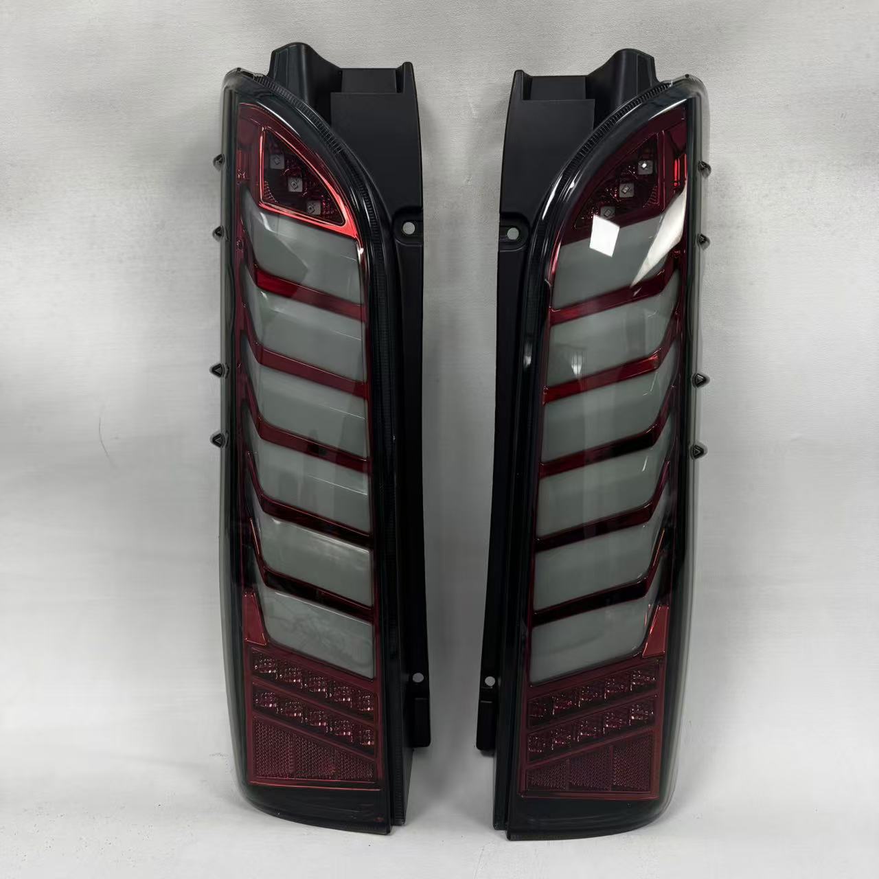 Suitable for Toyota Hiace 200 series (2005-2018) car tail light modification to LED tail lights with sequential brake lights