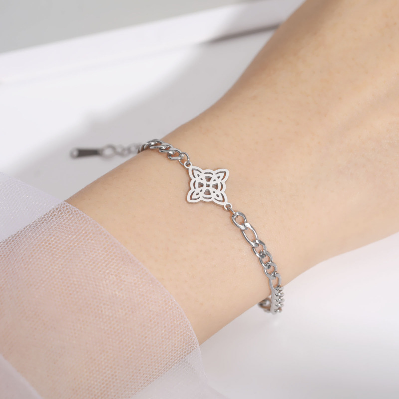 Yiwu small jewelry grid factory hot selling titanium steel witch knot hollow 304 stainless steel Figaro bracelet