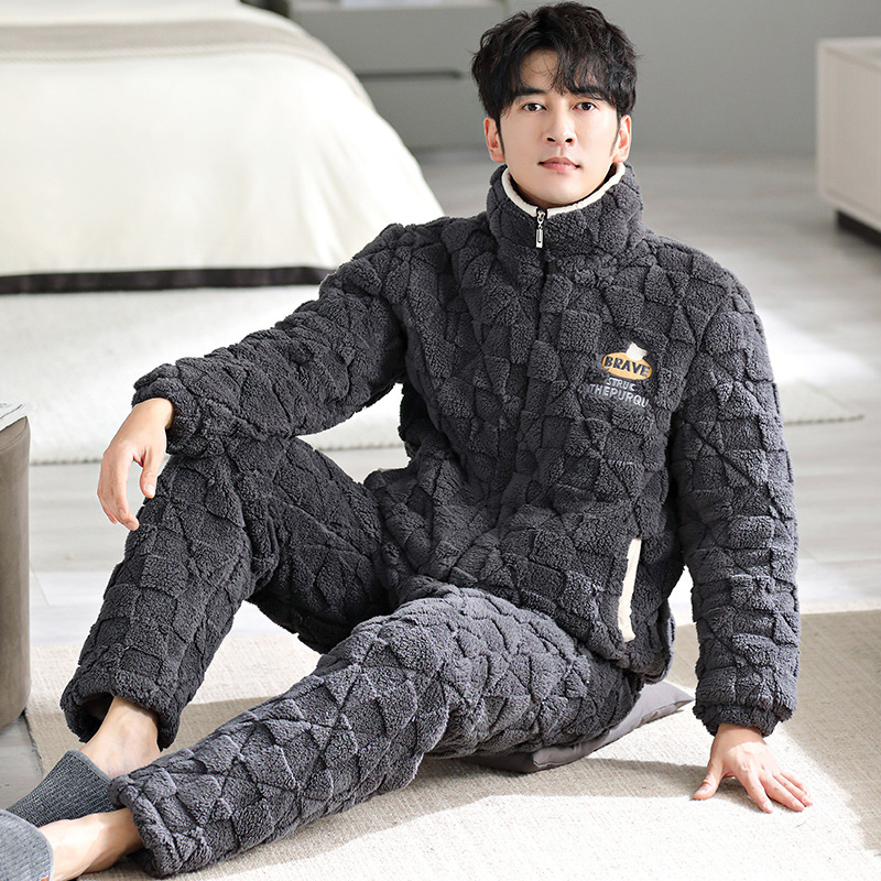 Pijama de hombre invierno de lana de coral tres capas de algodón intercalado grueso y chaqueta de lana de algodón calentamiento conjunto de ropa para el hogar de franela