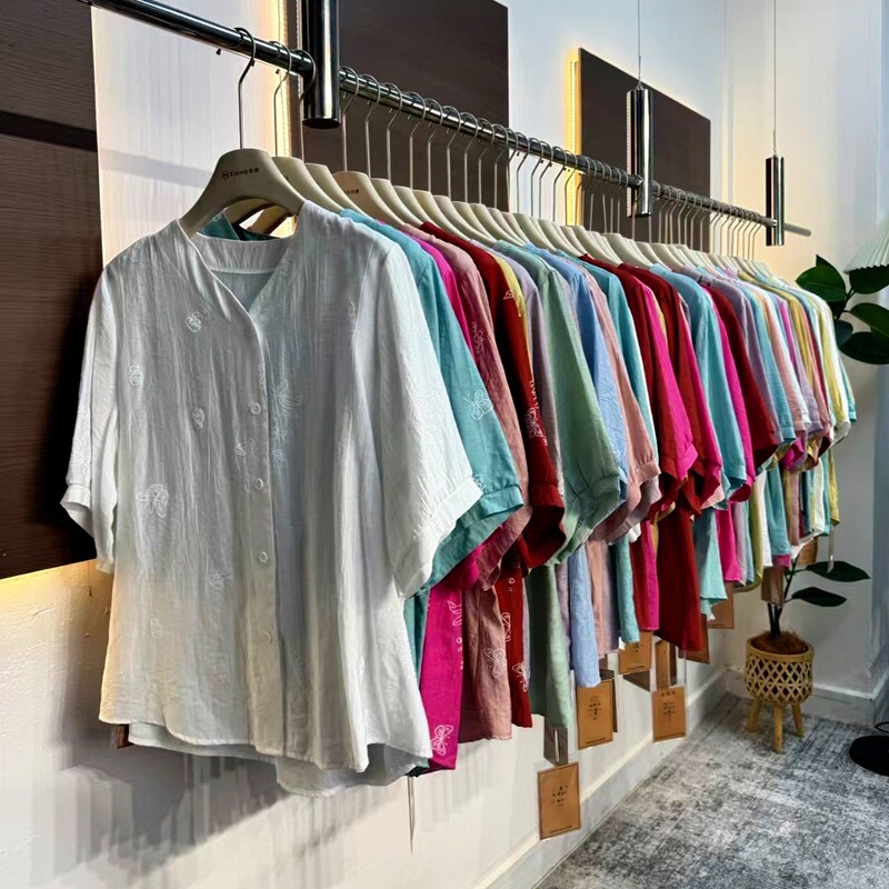 Summer New Embroidered V-Neck Short-Sleeved Shirt for Women, Artistic Style, Loose Fit, Slimming, Plus-Size Top, Women's Clothing Wholesale Supply