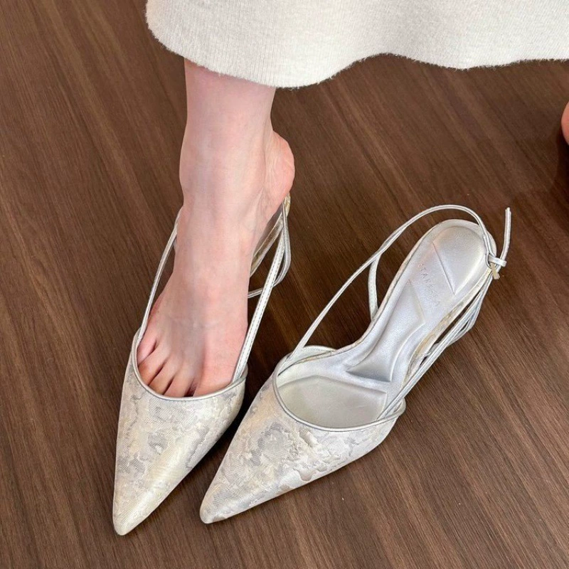 Босоножки slingback на шпильке, заострённый носок, пряжка, лето 2024 для офиса