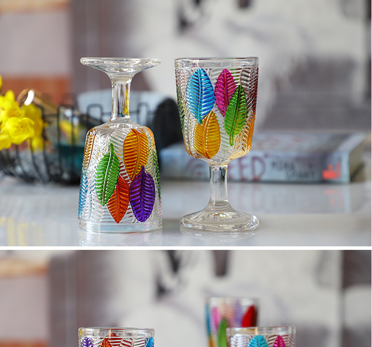 Title 6, Vintage Rotweinglas mit hohem Fuß, handbemalt m...