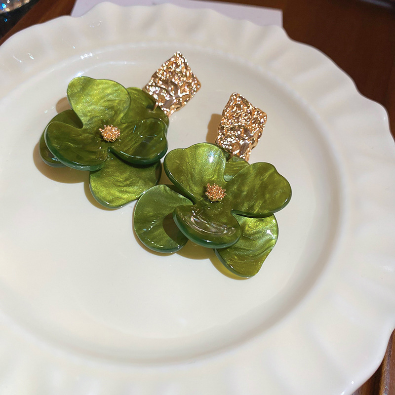 Aguja de plata-verde