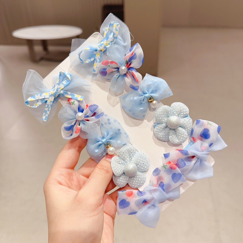 子供の蝶結びのヘアピンが可愛いです。|undefined