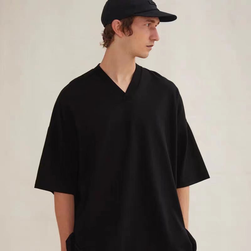 New ESSENTIALS American V-neck short-sleeved high-street trendy T-shirt, unisex couple style, black letter short-sleeved shirt