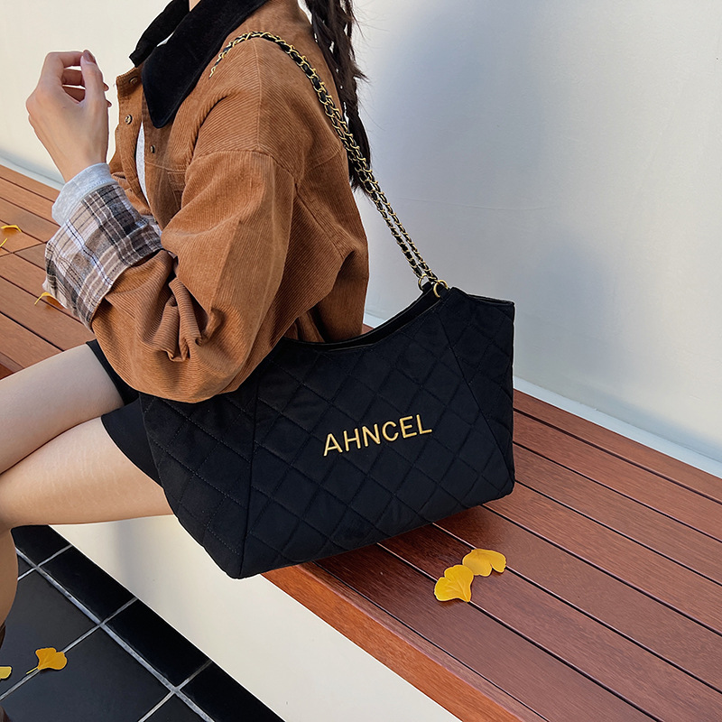 Bolsa de cadena de diamante transfronteriza bolsa de gran capacidad bolsa tote para mujeres otoño y invierno 2025 nueva bolsa de hombro de viaje de mano bolsa de brazo