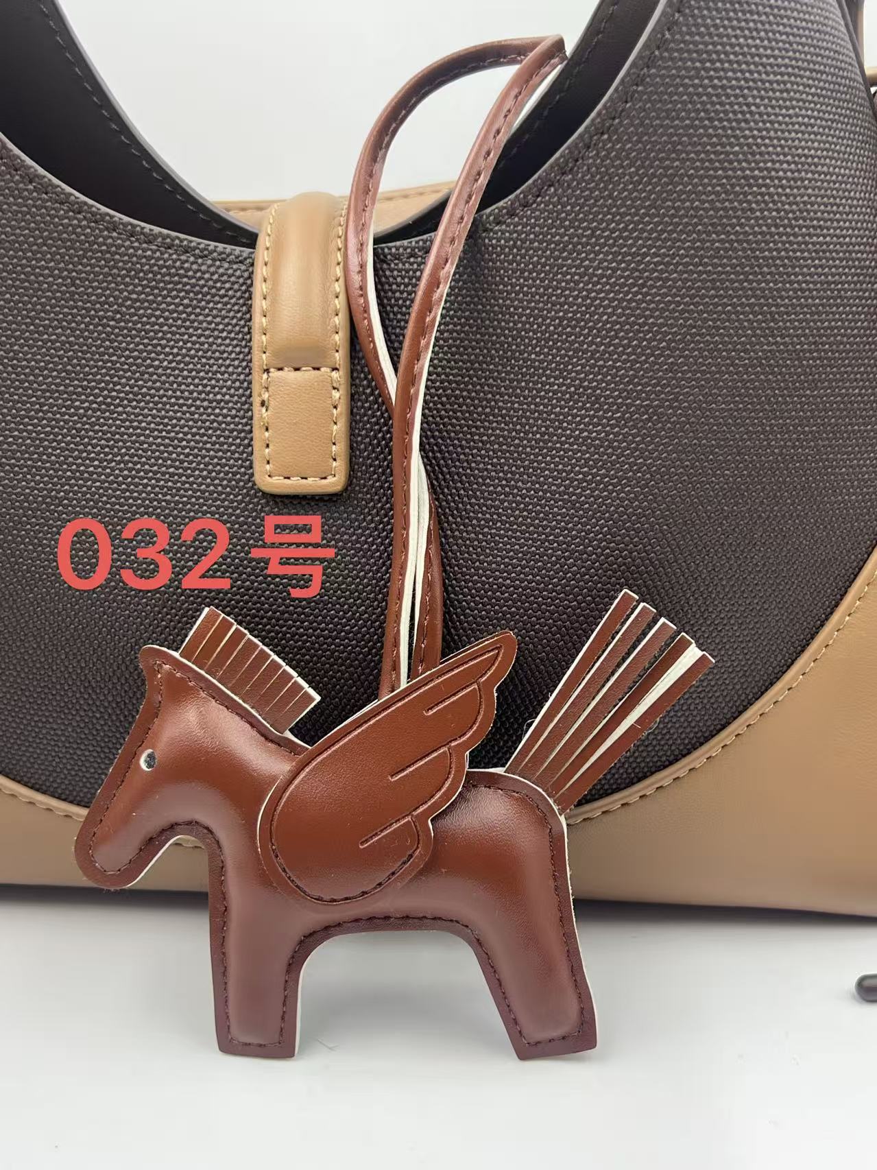 Colgante de bolsos Pegasus Mini Colgante de bolsos de estilo simple llaver de cuero image 36