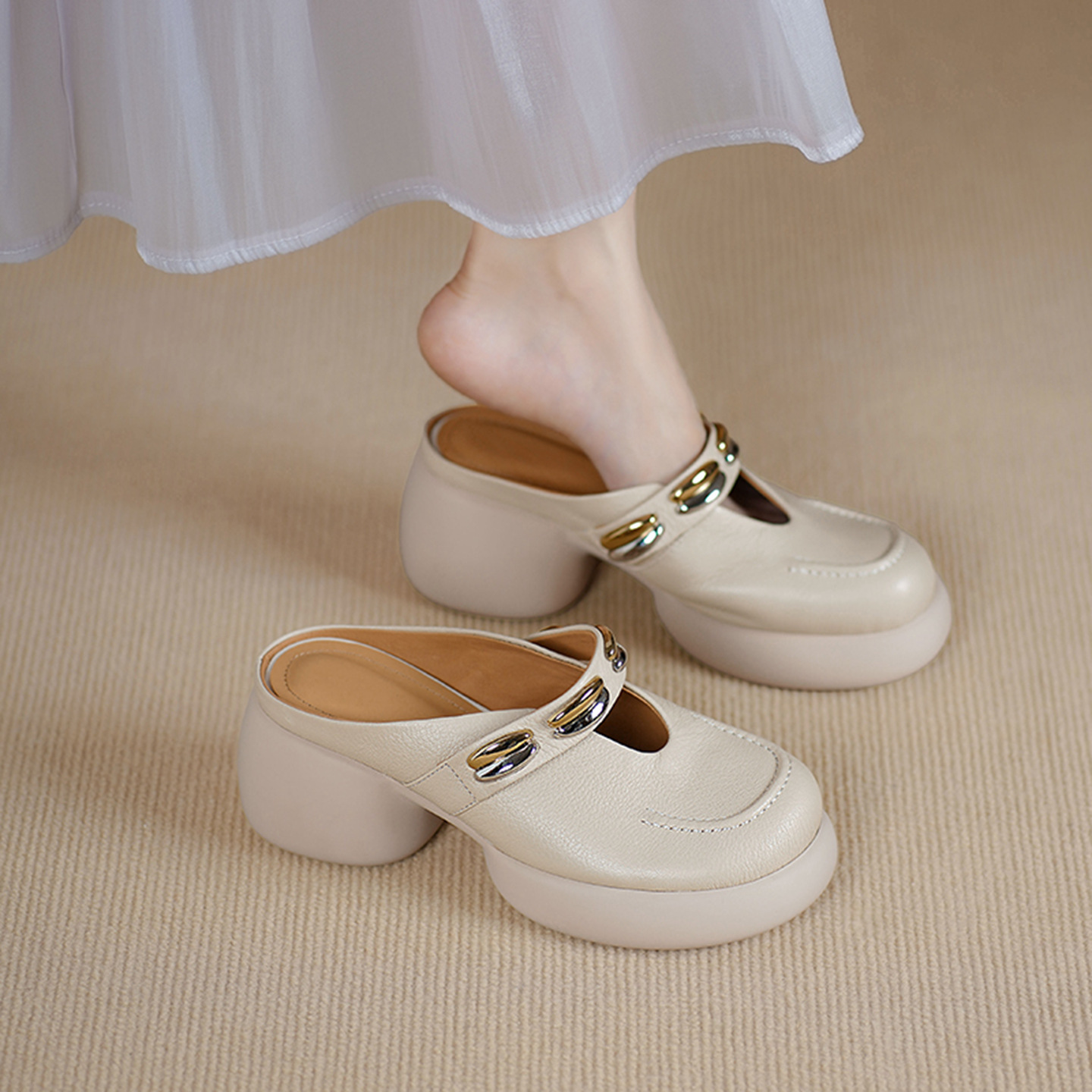 Dép sandal cao gót nữ mũi kín gót hở đế dày 7 cm — đen