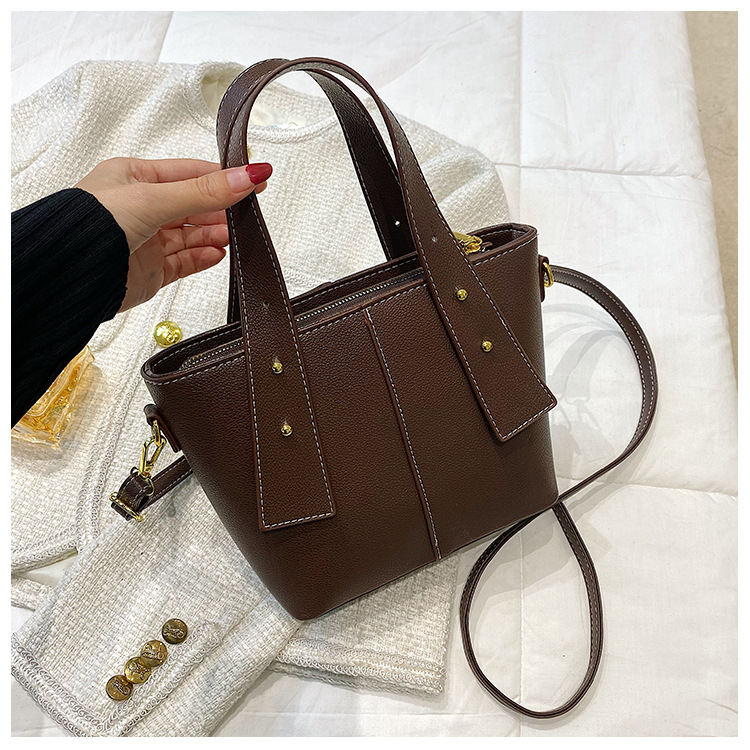 PU Fashionable Handheld Tote Bag With Large Capacity 2023 New High End And Small Mom's One Shoulder Crossbody Small Square Bag_voghion.com