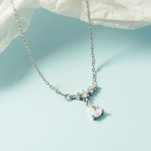 Small fresh diamond-encrusted water drop necklace Korean style temperament new smart simple versatile light luxury clavicle chain for your girlfriend