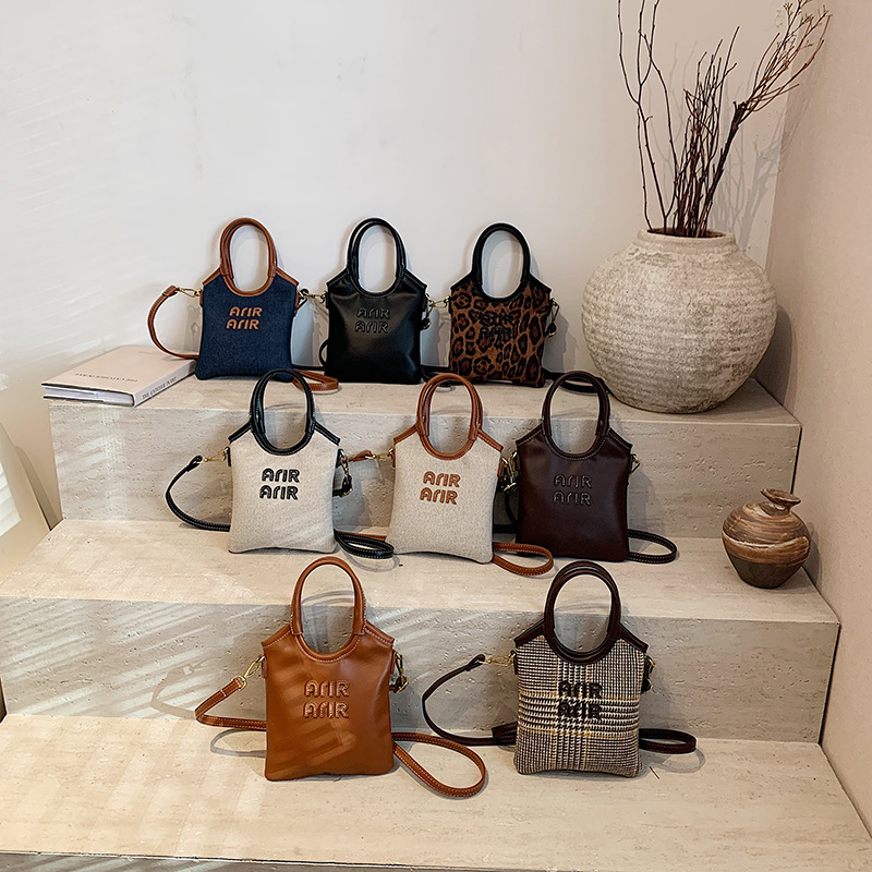 Bolso de niña con estampado de leopardo de moda versión coreana del bolso de mensajero para niños a cuadros de estilo occidental marea 2025 nuevo bolso de hombro para niños