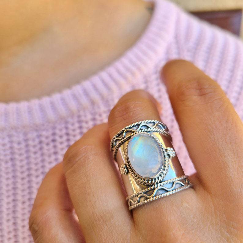 Vintage Bohemian Moonstone Ring In Antique Silver Mesh Design_voghion.com