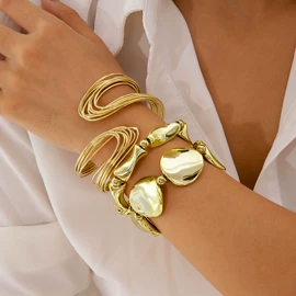 项链;戒指;耳环