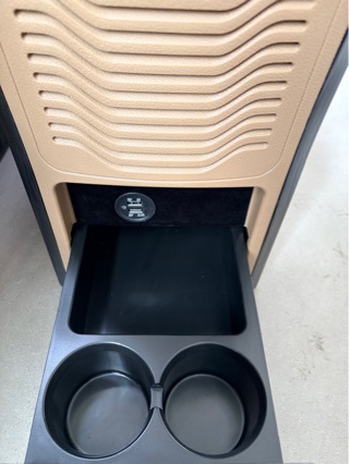 Car-Mounted Armrest Refrigerator Suitable for the Gasoline Version of the Buick Gl8/653T Business Vehicle, Desert Yellow Car Refrigerator