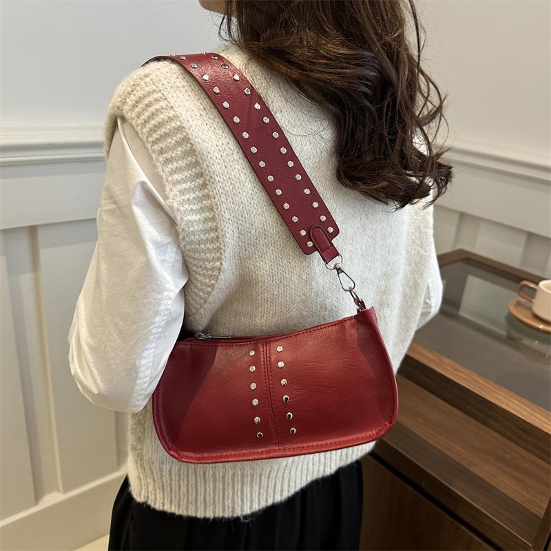 2024 otoño nuevo estilo de alto valor visual coreano simple bolso de hombro personalidad retrógrada bolso de brazo pequeño cuadrado