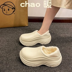 厚い底の妊婦の雪の靴の女性を包んで室外に行って2024冬の防水の家庭とベルベットの保温の東北の綿のスリッパを着ます。
