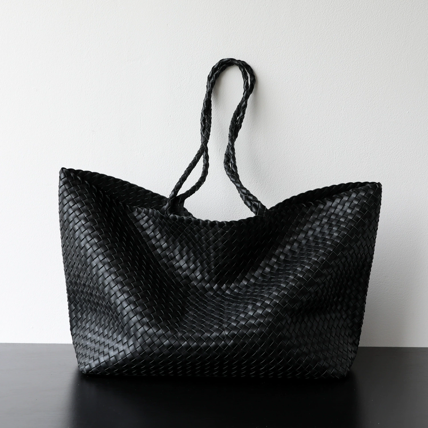 Retro capacious leather bag, high-quality style, genuine leather