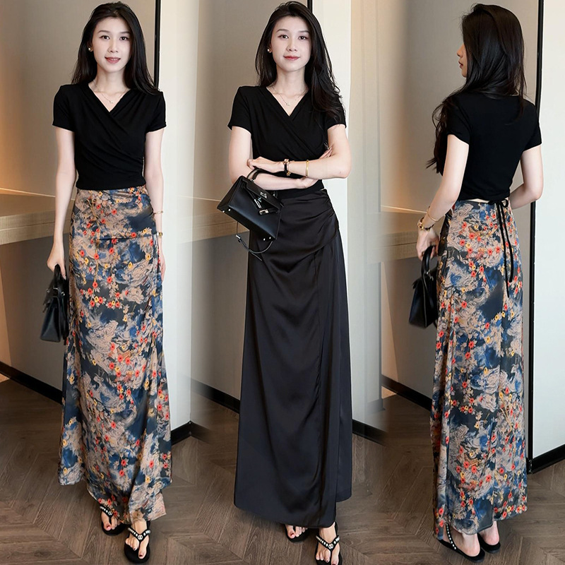 Fashionable Women's Summer New Stylish Slim-Fit V-Neck Short-Sleeve T-Shirt with Printed Slit Skirt Two-Piece Set Trendy Fashionable Women's Summer New Stylish Slim-Fit V-Neck Short-Sleeve T-Shirt with Printed Slit Skirt Two-Piece Set Trendy
