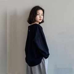 女児の春秋上着の中で大きい子供はゆったりしています。