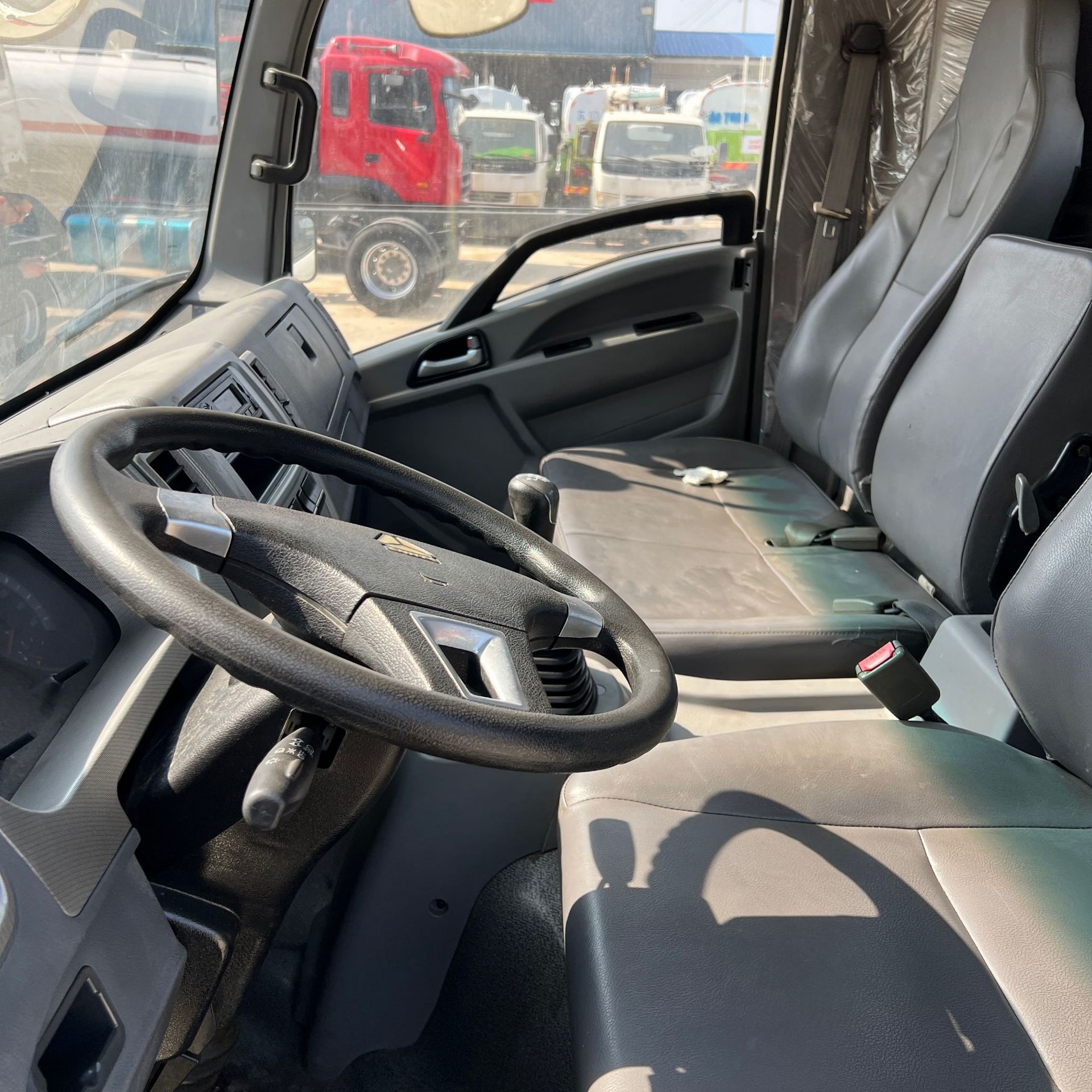 Export Howo 10-Ton Small Light Truck, Refurbished Light-Duty Garbage Dump Truck, 4X2 Light-Duty Rear-Dump Truck