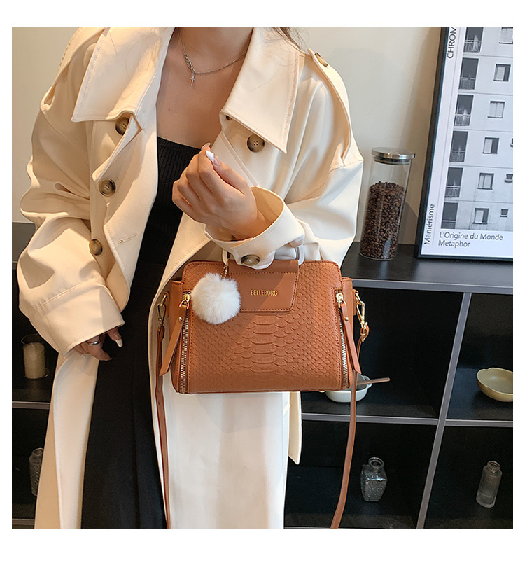 Women's Medium Autumn&winter Pu Leather Solid Color Vintage Style Fluff Ball Square Zipper Handbag display picture 3