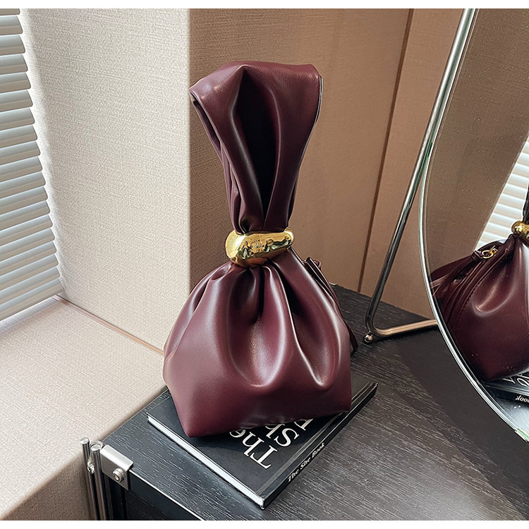 A high-end, niche and quirky small bag for women's autumn and winter 2025 new retro pleated mini bucket bag undefined