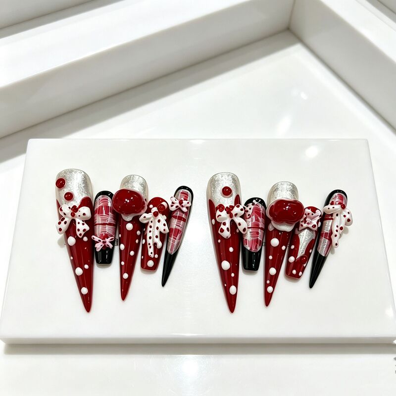 Christmas-themed long, elegant, European and American style, handmade cat-eye nail art, detachable false nail tips Christmas-themed long, elegant, European and American style, handmade cat-eye nail art, detachable false nail tips