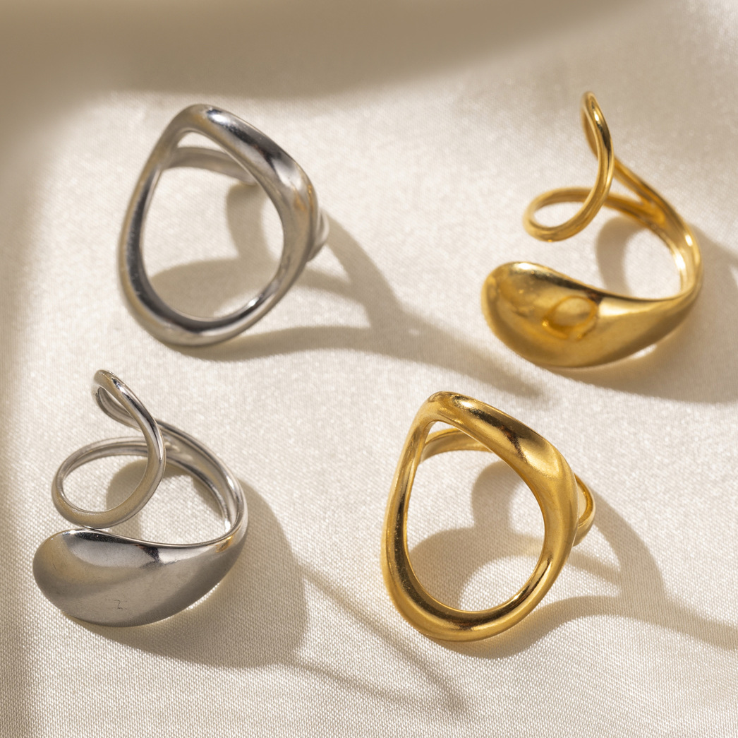 Anillo de acero inoxidable de forma especial europeo y americano de Tena, diseño de nicho femenino, anillo de acero de titanio de todo fósforo, joyería de lujo de alta gama ligera