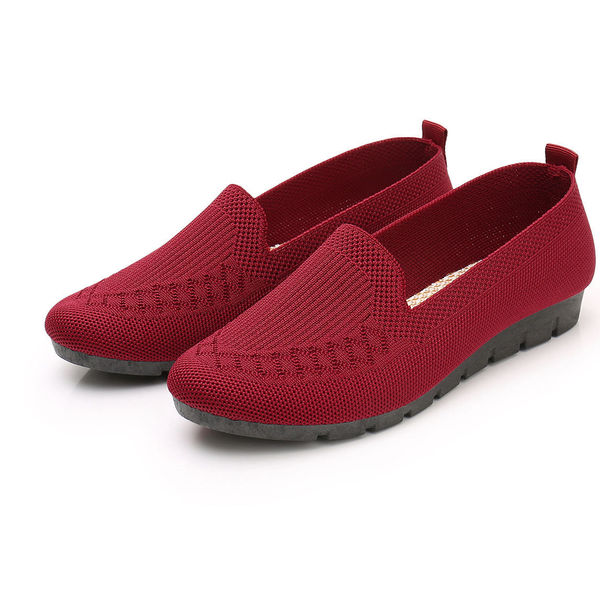 breathable “mom shoes” made of mesh low-cut