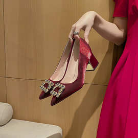 YY-17粗跟妈妈婚礼旗袍鞋绸缎红色婚宴中跟鞋不累脚大码胖脚宽肥