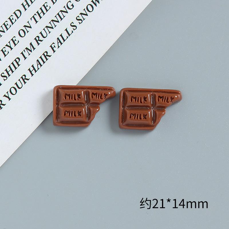 MLIKはチョコレート樹脂の部品をシミュレーションして食べて遊んでいます。|undefined