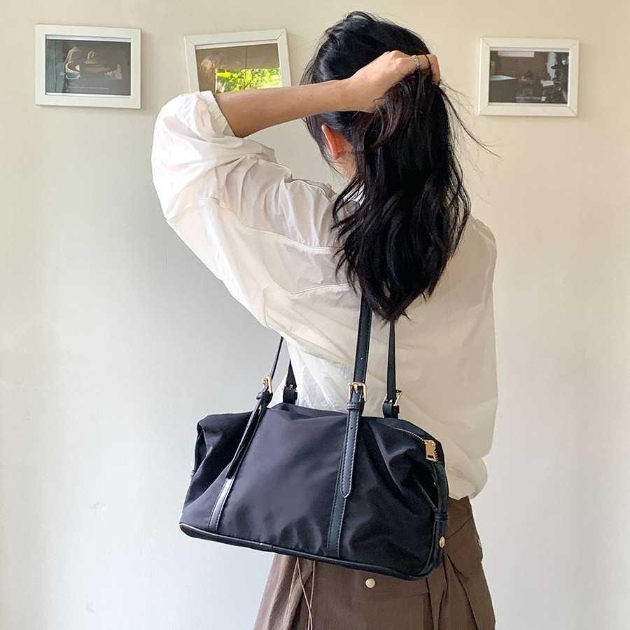 Nylon spalla grande capacità, semplice e versatile ascella ba, alla moda splicin, design di nicchia, pendolari donne_voghion.com