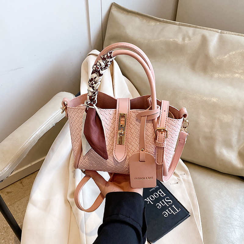 Explosiones transfronterizas tejidas bolsas de cestas de verduras de mano para mujeres 2025 nueva popular bolsas de cubo de agua super caliente bolsas de mochila versátiles