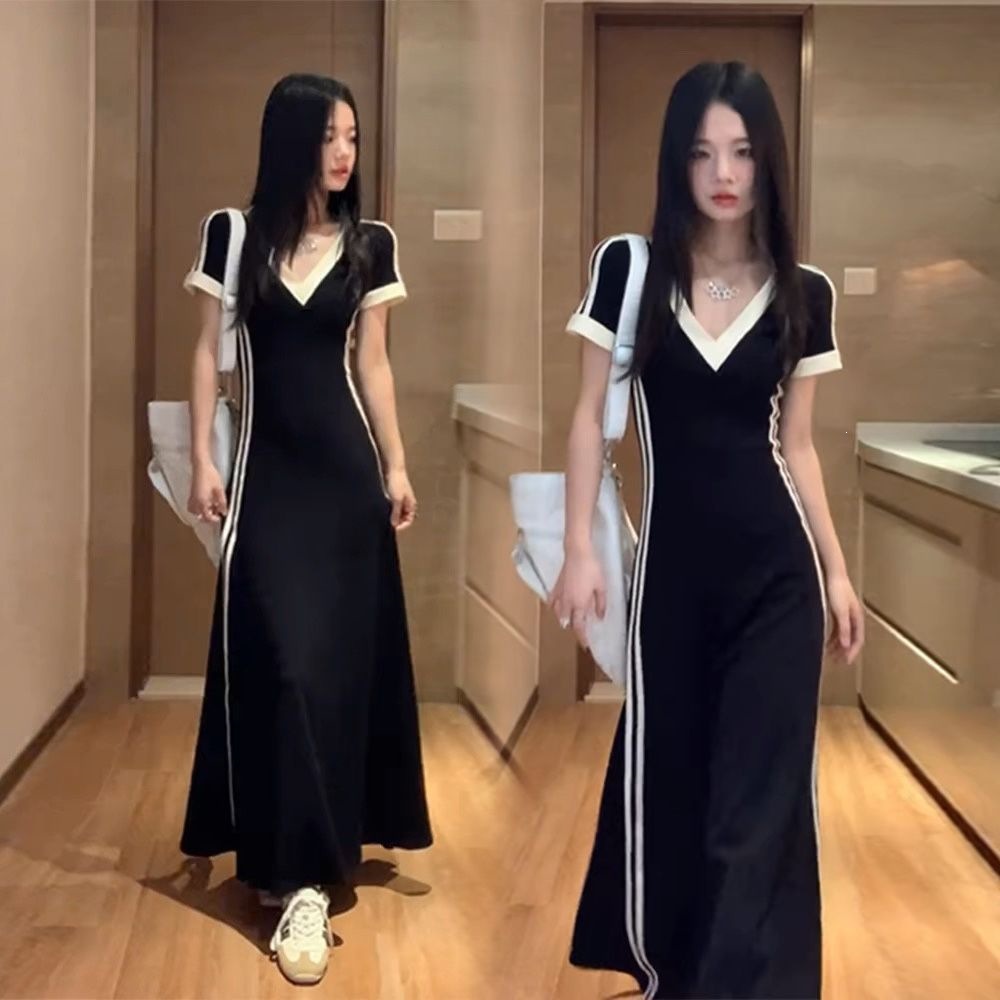 简约休闲时尚v领撞色连衣裙女2026夏季新款修身显瘦气质a字长裙子