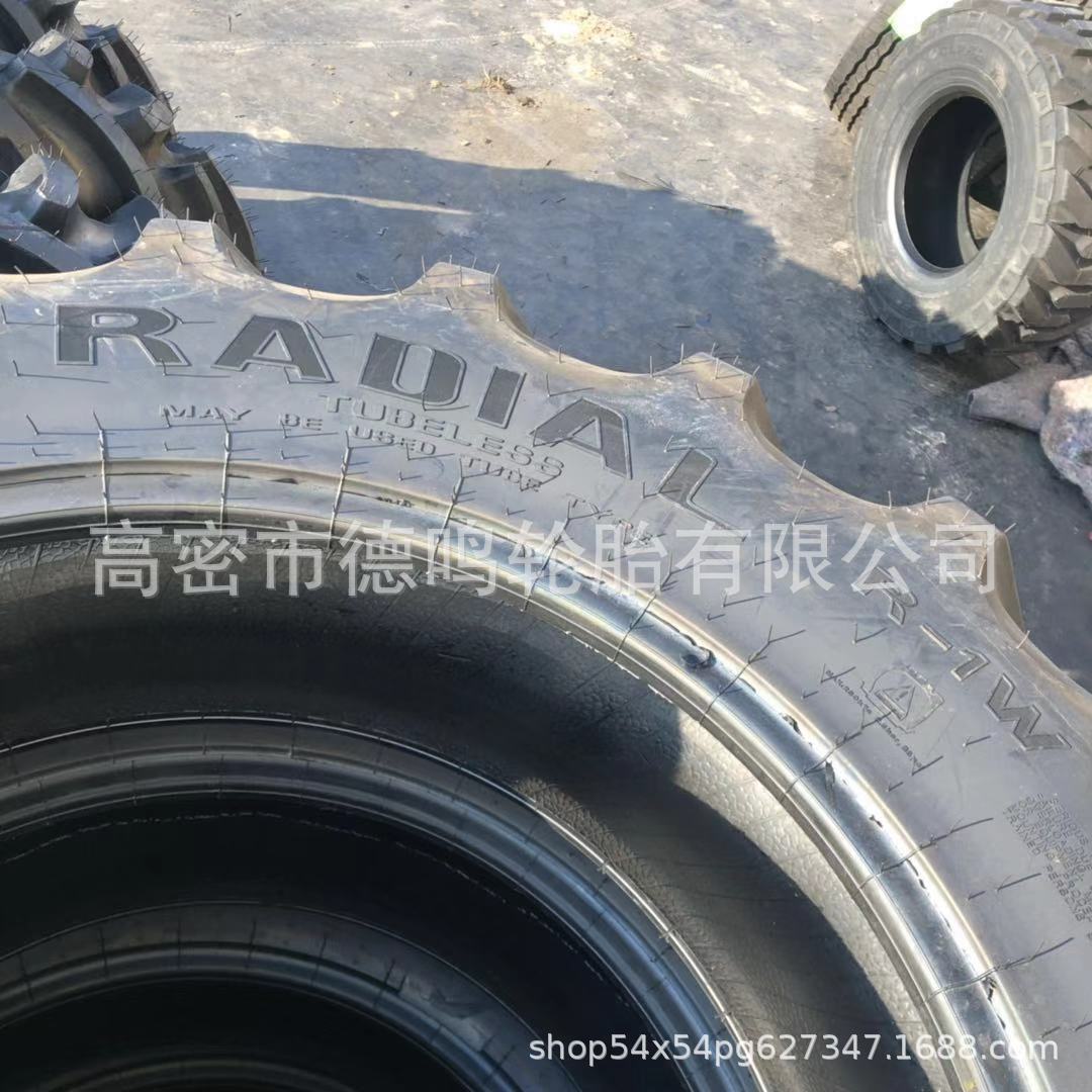 Neumático de espiga radial agrícola 320/85R28 neumático de tractor neumático de vacío puede ser equipado con neumático interior anillo de acero engrosamiento