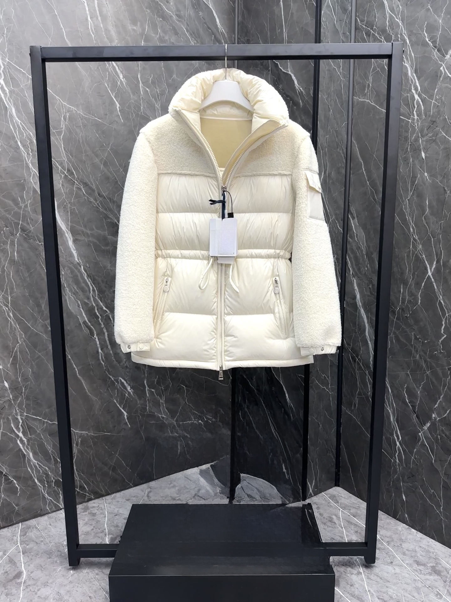 《毒家现货》正确版  M家 羊羔毛皮毛一体立领羽绒夹克女式羽绒服